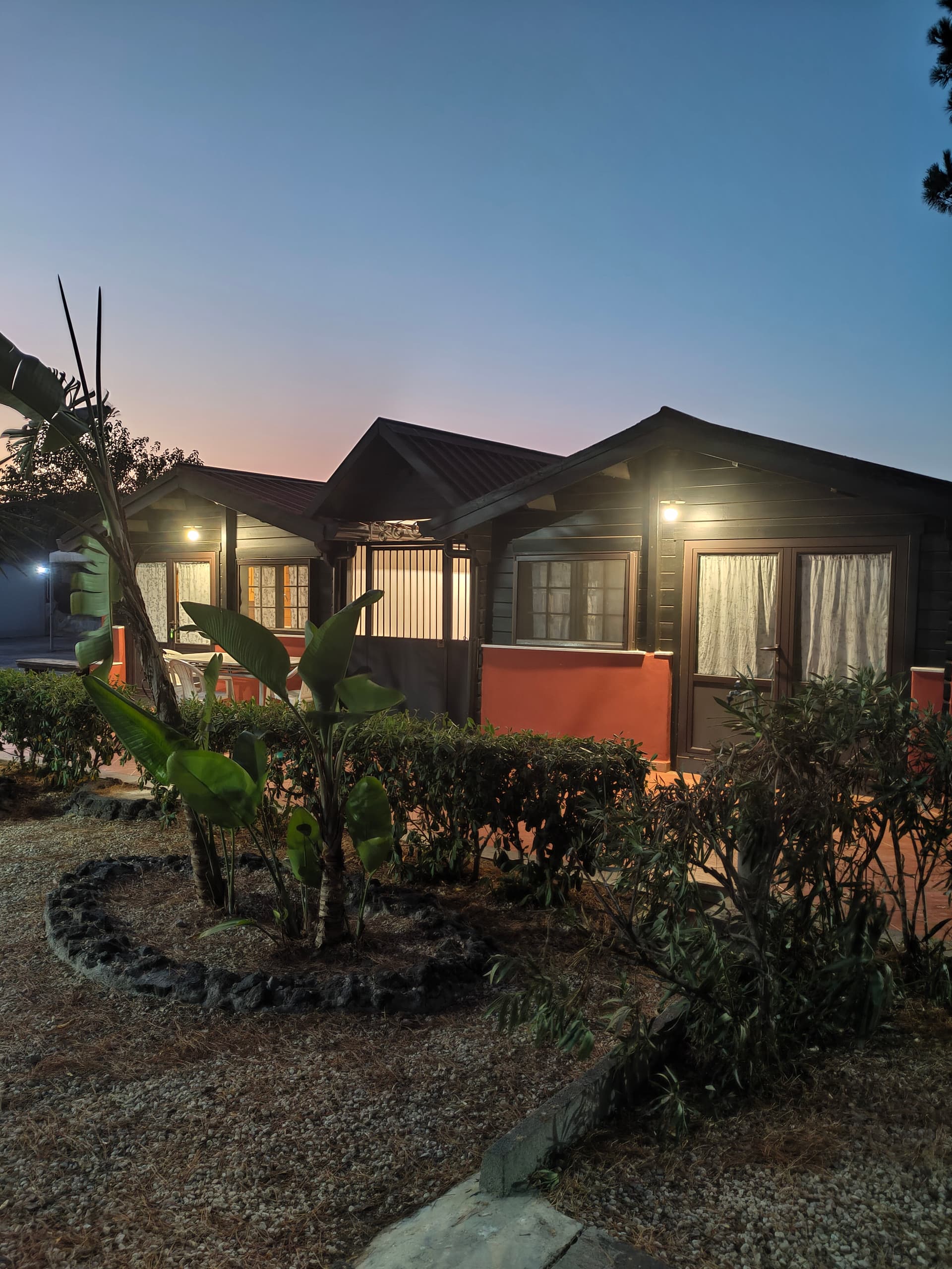 Angolo esterno notturno caratteristico - Casa vacanze Vaccarizzo con giardino